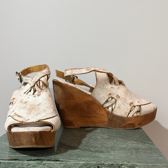 Very Volatile White and Brown Wedge Sandals - Picture 9 of 10